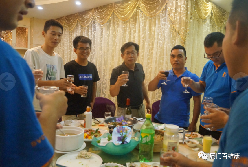 2020年中公司特色活動：會餅博狀元、舉杯共聚首、歌唱好生活